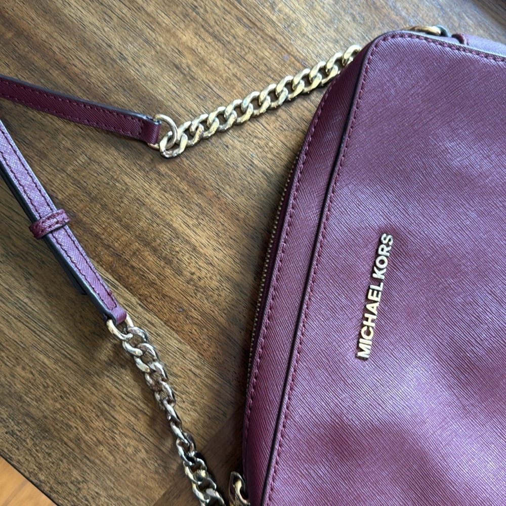 Michael Kors Red Crossbody Bag with gold chain detail - Picture 5 of 9